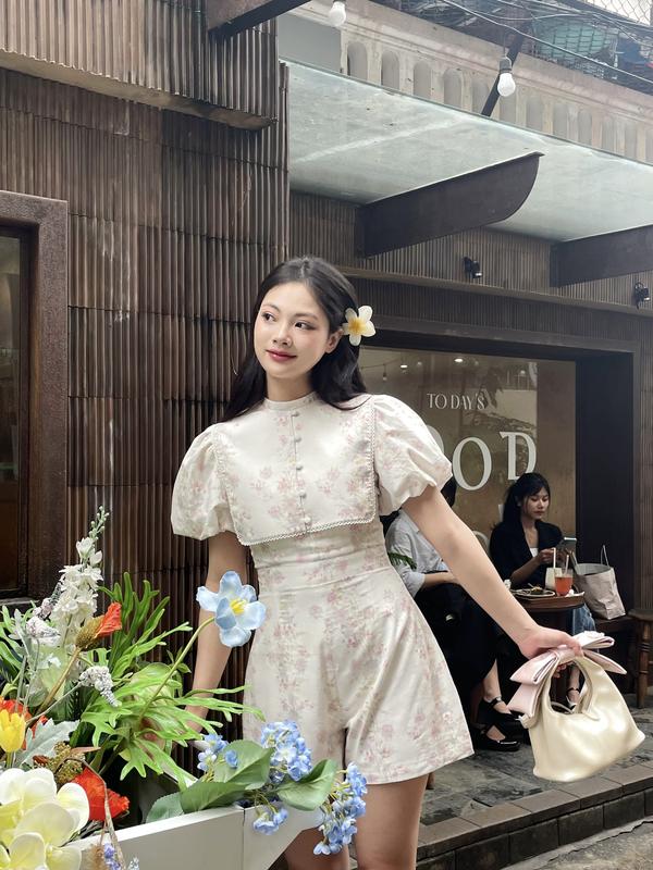 Vayemcloset Jumpsuit hoa nhí cổ tàu tay bồng mùa hè đi chơi đi du lịch