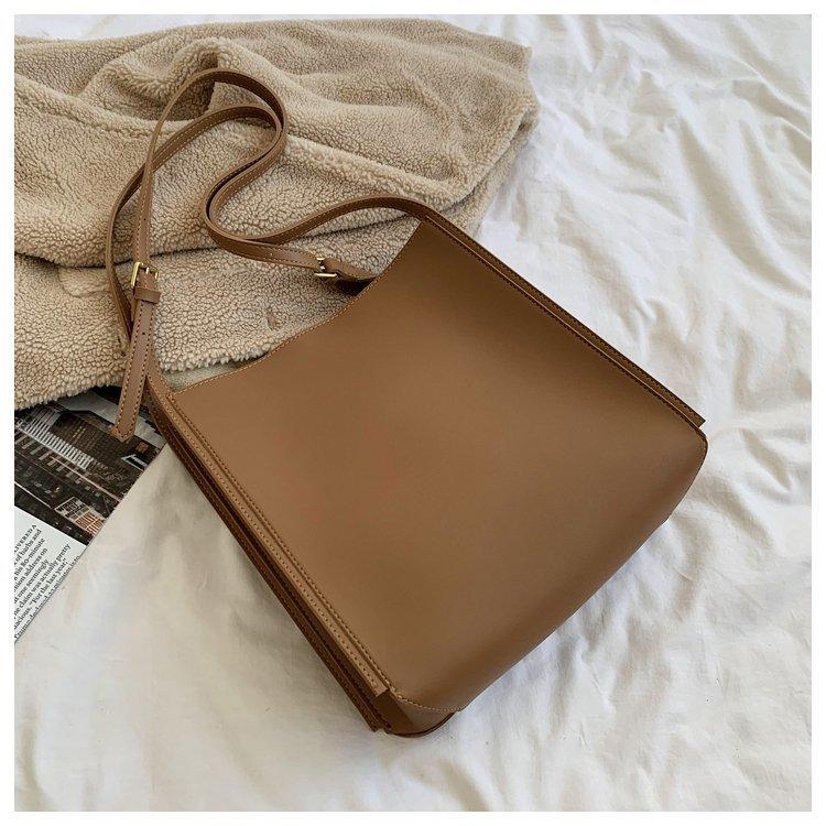 Product Introduction of One bag on the shoulder, retro-large tote bag of women, fashionable bag 27