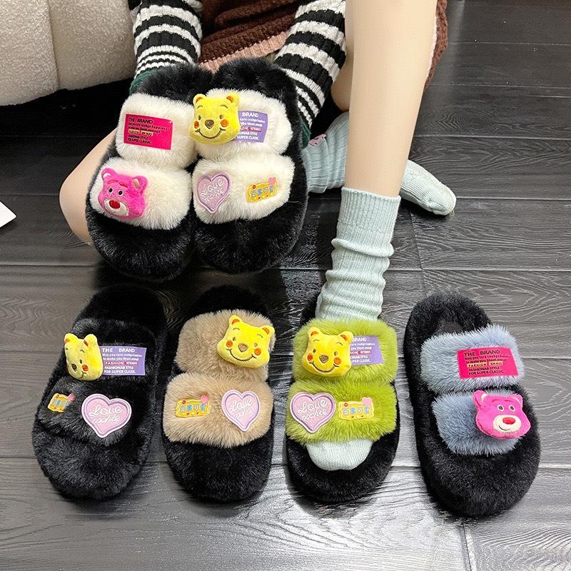 Tawng sizeDép nữ .dép lê .dép quai ngang nữ.dép lông gắn sticker gấu dâu và gấu poor vàng siêu cưng cho các nàng cháy phố Mùa đông Mùa hè DéP Slipper Có Quai