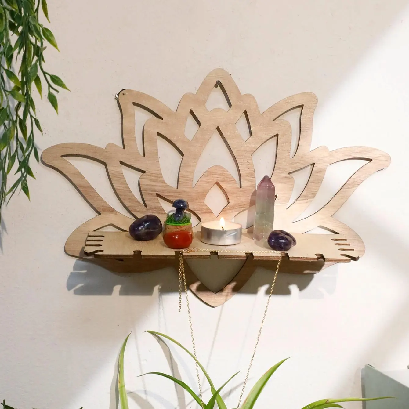 Wooden Lotus Shaped Crystal Display Rack, Hollow Out Design Crystal Holder, Home Decor for Living Room Bedroom Meditation Yoga Space, Shelves