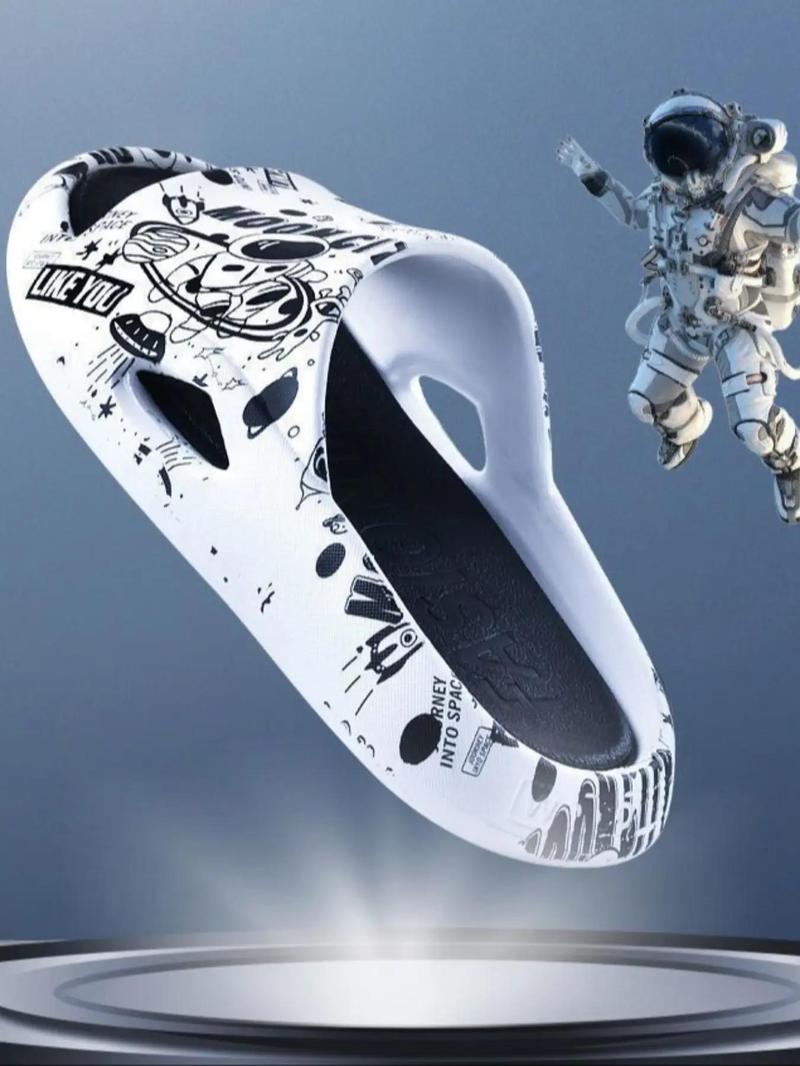 Product Introduction of Men's 1 Pair Cartoon Astronaut Pattern Slides, Casual Soft Comfortable Hollow Out Design Slippers for Indoor & Outdoor Wear, Non-slip Slippers for Daily Wear 6