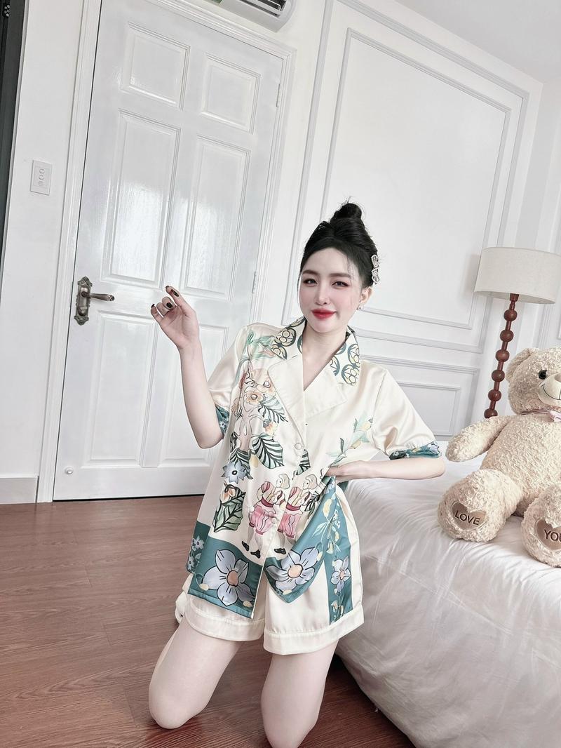 Product Introduction of Đồ bộ đùi lụa Latin fom vest 4 cúc bọc - size dưới 70kg  Women 26