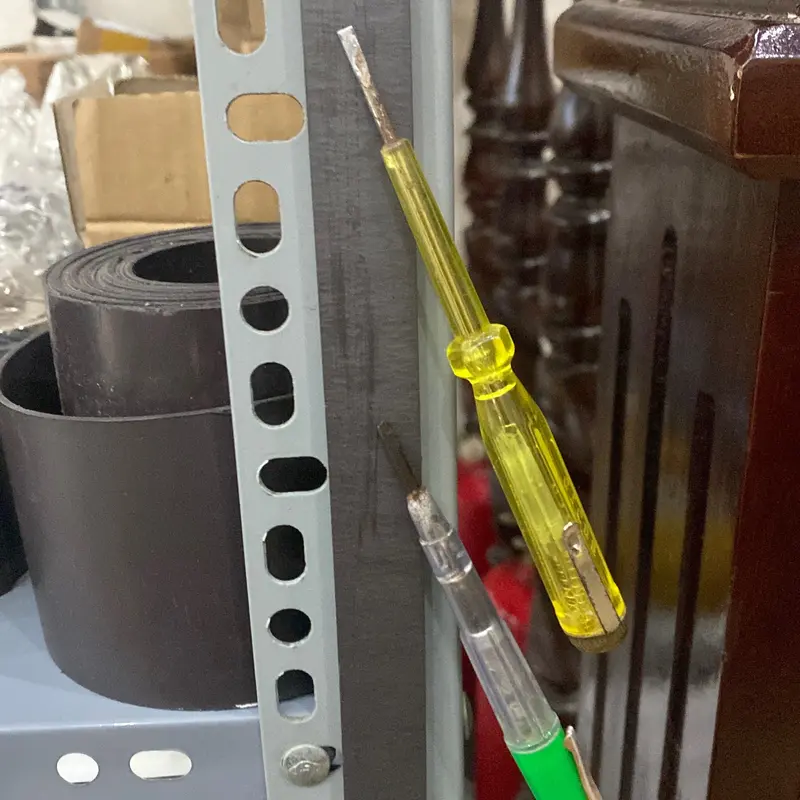 Dải nam châm dẻo đính rèm nhựa, hút dính cửa tủ khổ rộng 2cm độ dày 5 li lực hút mạnh 5