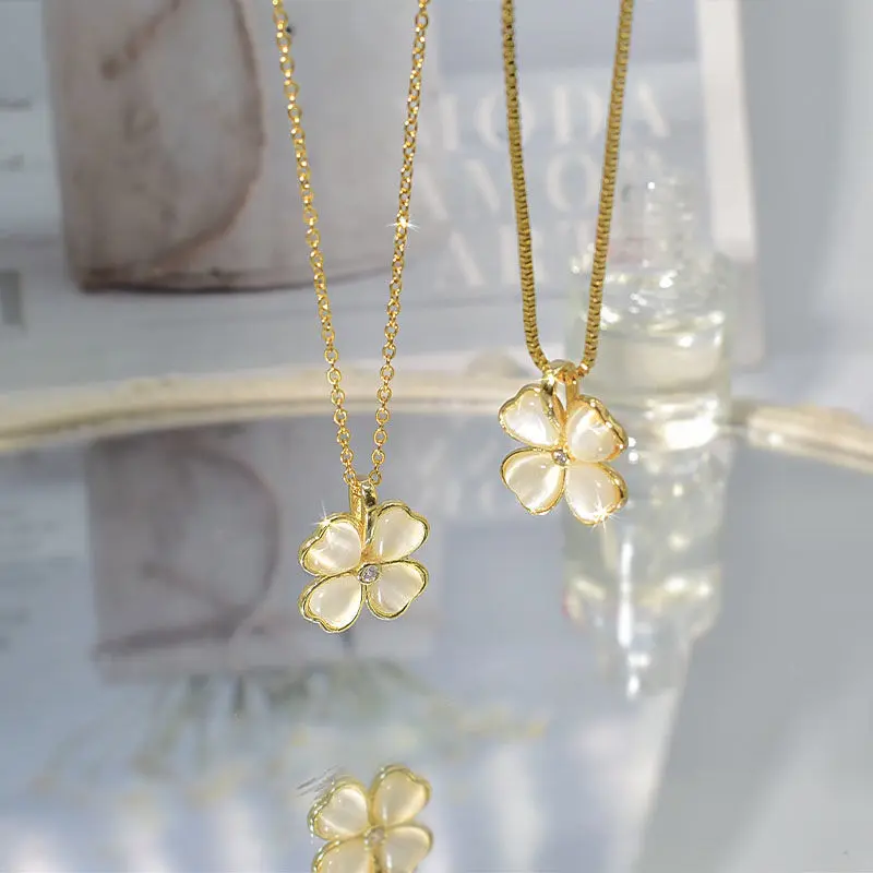 Free flannel bag!Lucky Four-Leaf Clover Necklace Titanium Steel Exquisite Petal Clavicle Chain Simple Temperament Female Necklace Necklace Lucky Clover