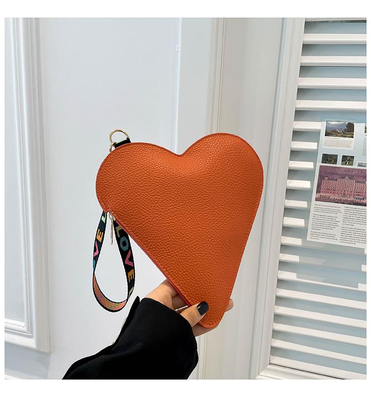 Product Introduction of Special-Interest Design Love 2024 Winter New Good-looking This Year's Popular Coin Purse Clutch Korean Women Bag Tide 23