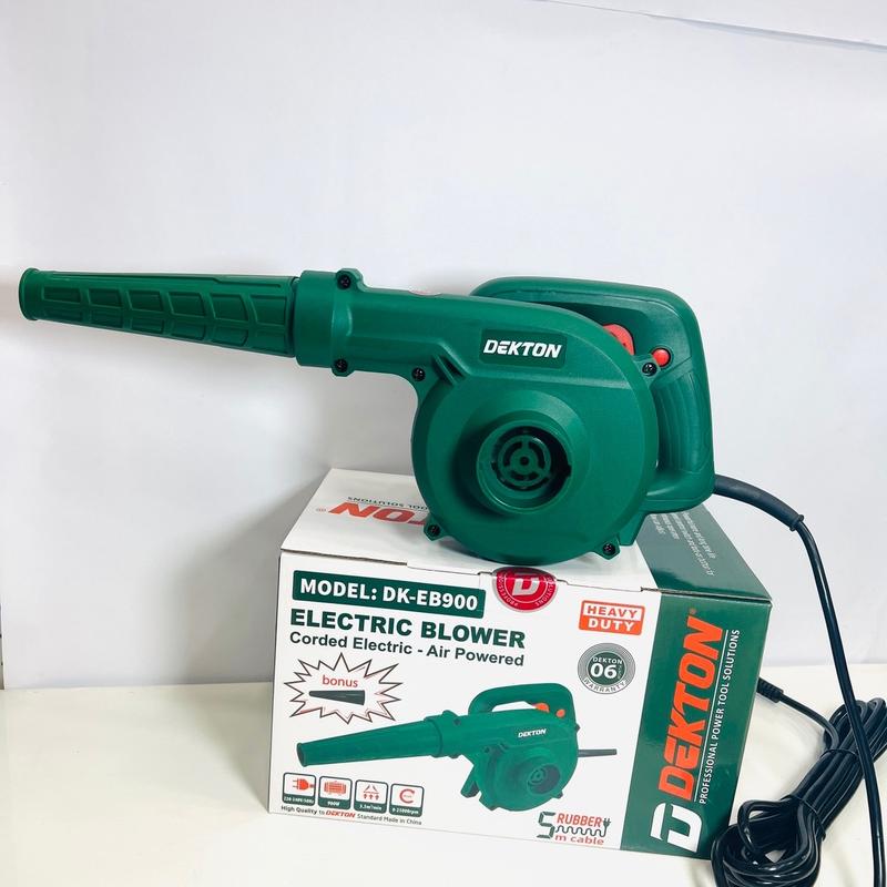 Máy Thổi Bụi Sử Dụng Điện, Dekton, DK-EB900, Công suất 900w, Có Điều Chỉnh Tốc Độ, Lổi Đồng, Màu Xanh Rêu, Thỏi Bay Các Bụi Bẩn, Rác Thải Nhanh Chóng, Không Cần Tốn Nhiều Công Sức, Bảo Hành 18 Tháng maythoibui