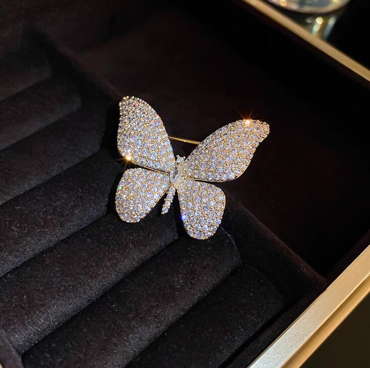 Product Introduction of Shiny Diamond Butterfly Brooch for Women, Unique Design, Elegant Suit Pin, 2023 New High-end Exquisite Accessory 9