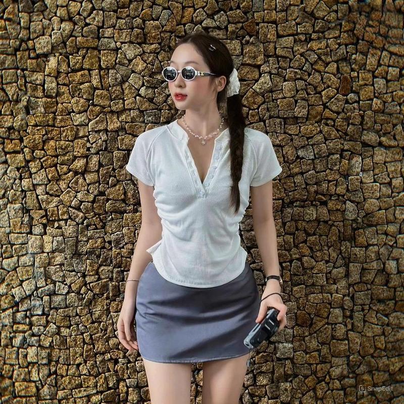   BYOON SAIGON  Áo Thun Basic Nữ Tay Ngắn Cúc Cài A51170 Trắng Voi 