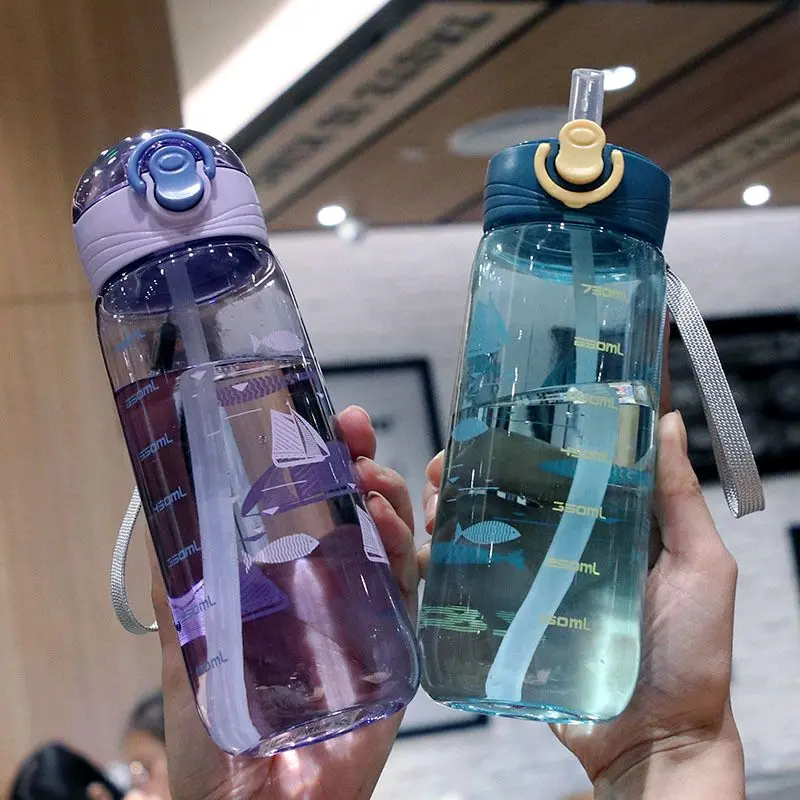 Botol Minum Plastik anak Gambar Perahu 750ml dengan Sedotan dan Tali Kitchenware Bottles 5