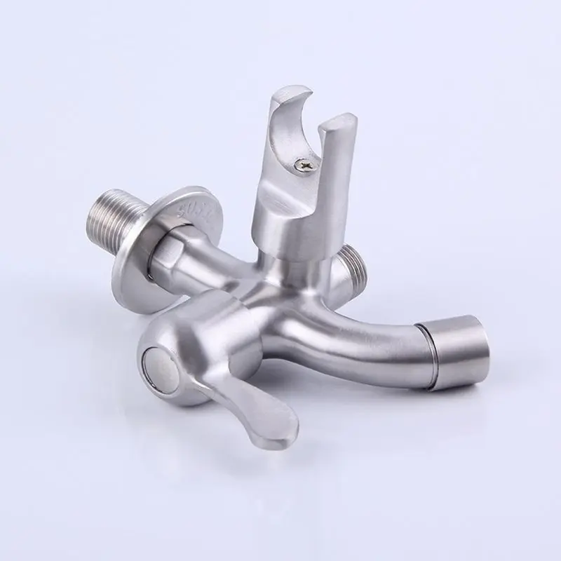 Vòi nước 2 đầu ra kèm vòi xịt vệ sinh chất liệu inox 304 bền bỉ tiện lợi, dây dẫn nước xoắn lò xo, thiết kế có giá đỡ gọn gàng 1