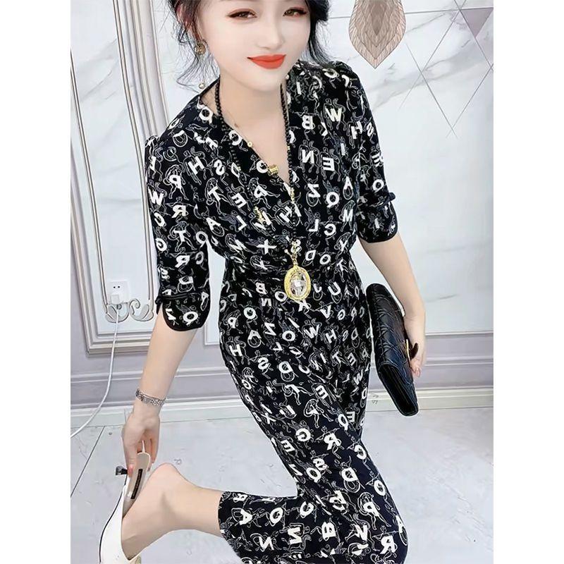 Product Introduction of Bộ Đồ Thời Trang, Hàng Mới Về Mùa Hè, Phong Cách Cổ Điển Nút Cổ Chữ V, Áo In Họa Tiết Thanh Lịch, Quần Ống Rộng, Bó Sát, Bộ Hai Mảnh 1