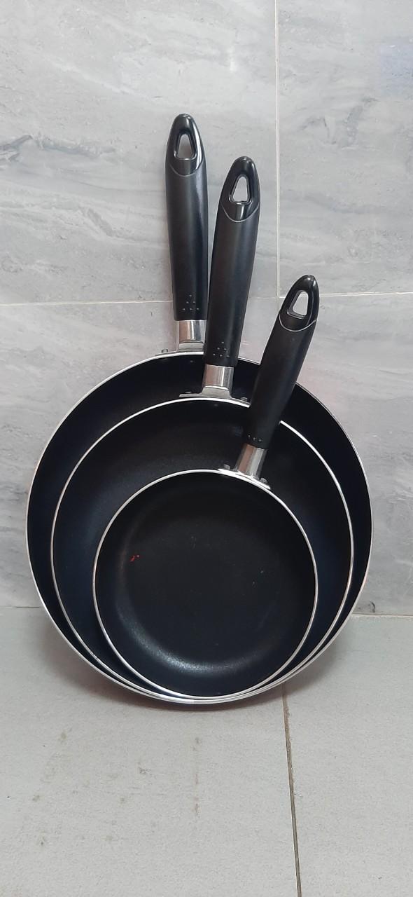 COMBO 2 CHẢO CHỐNG DÍNH 1 QUAI 20CM + 2 QUAI 32CM 5edcd95d03684c2e871ea3365b14a004~tplv o3syd03w52 origin jpeg