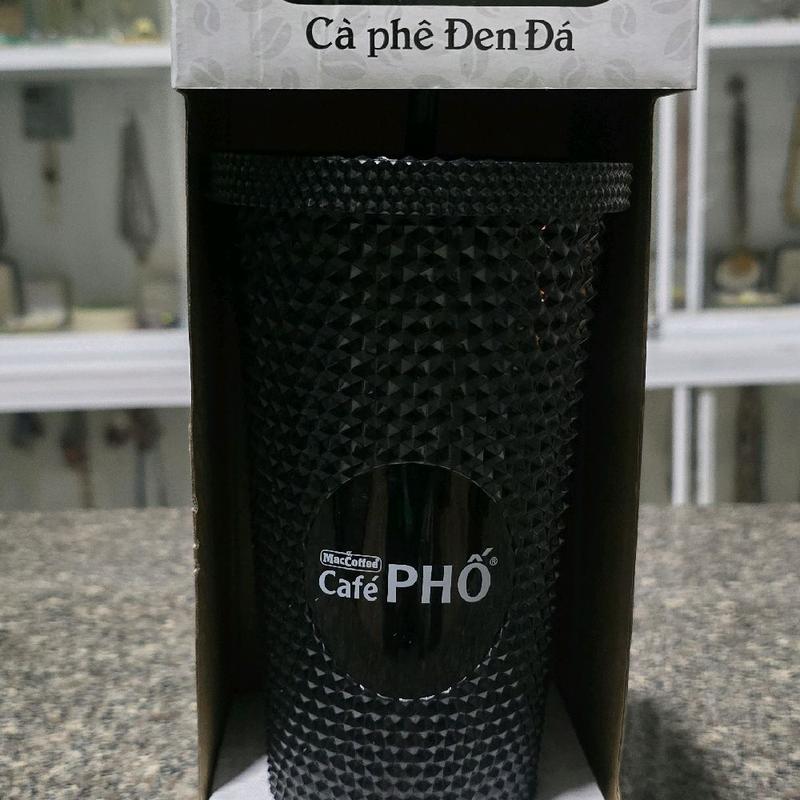 Ly kèm ống hút nhựa hàng khuyến mãi của cà phê phố 0