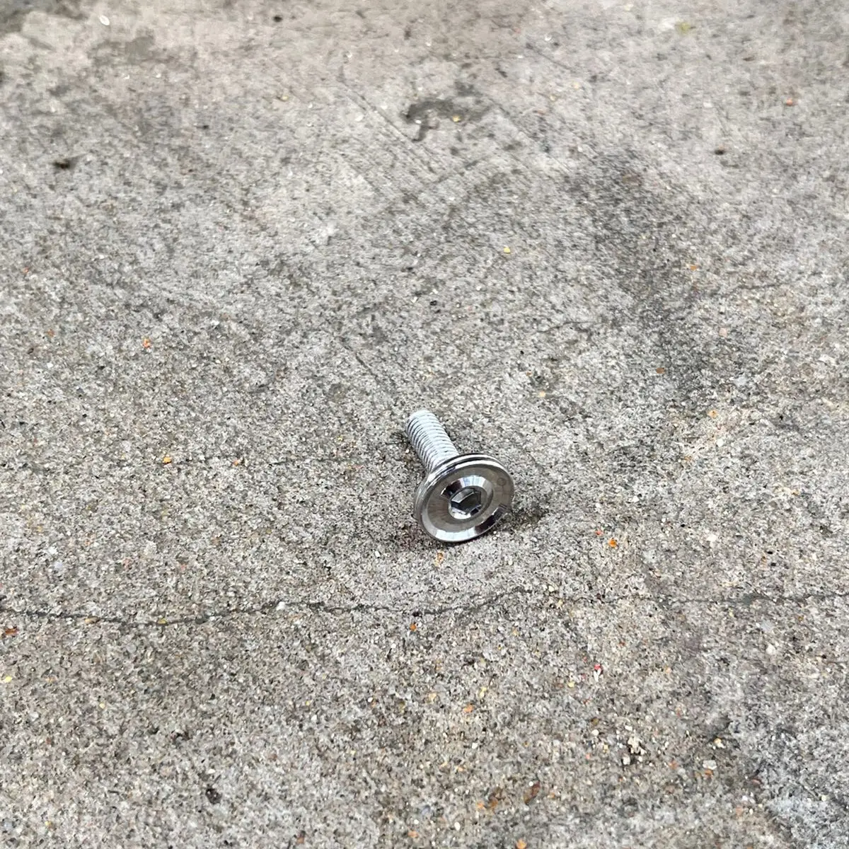 Ốc 5li có gờ định vị dàn áo. Made in Thailand