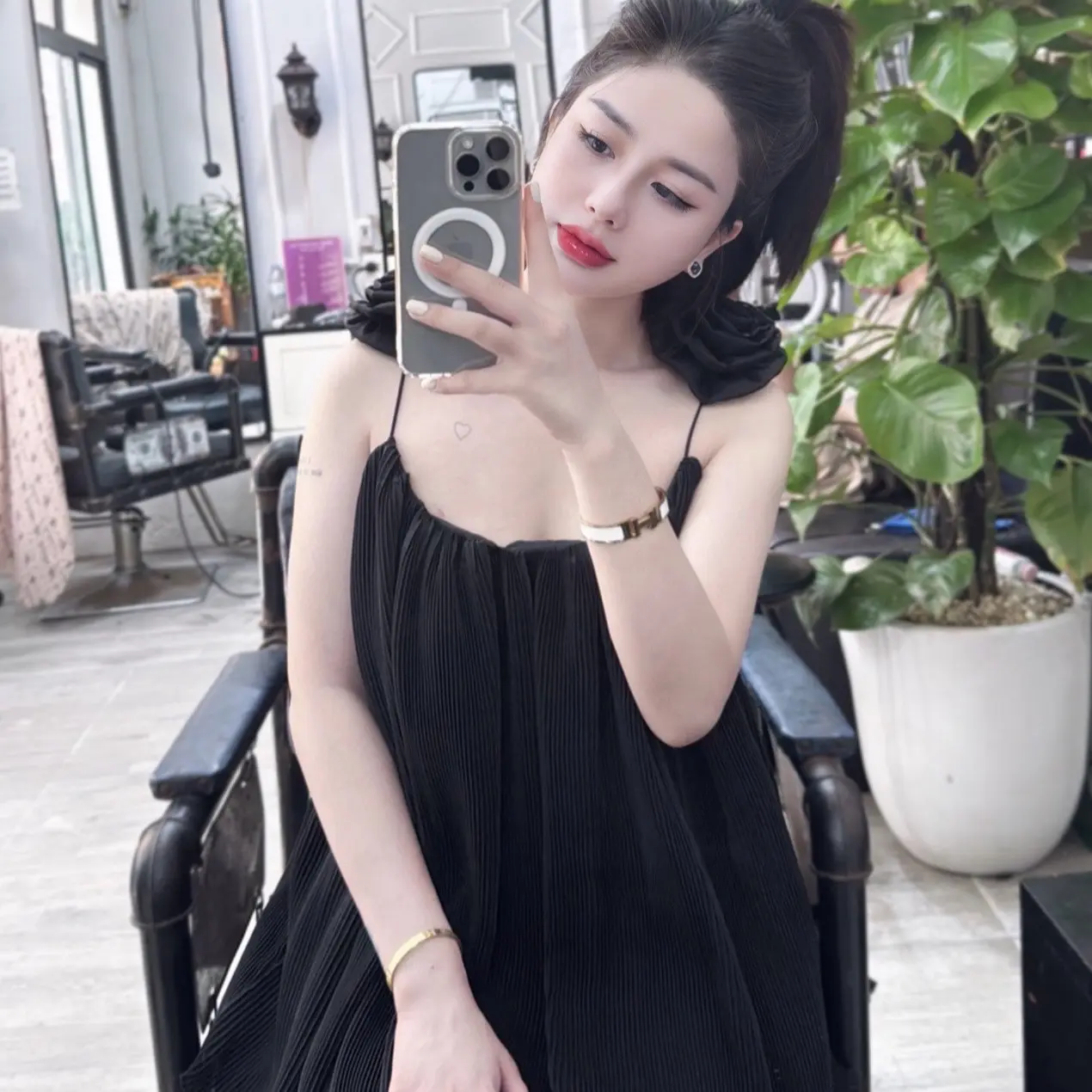 Váy 2s vai hoa xinh, có 2 size s và m
