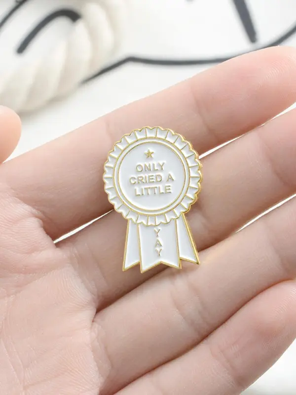 Trendy Cute Letter "only Cried a Little" Design Geometric Pin Brooch, Elegant Fashion Alloy Badge for Daily Vacation Holiday Party Decor, Kawaii Accessories As Gift 5