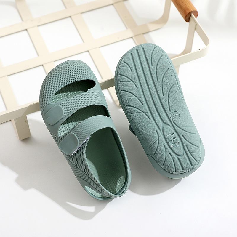 Product Introduction of 24-Year New Children's Closed Toe Soft Plastic Velcro Men's and Women's Baby Water-Stepping Sand Shoes Hole Shoes 8