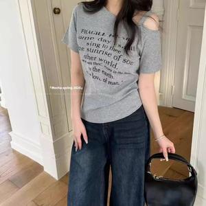 เสื้อยืดแขนสั้นพิมพ์ลายตัวอักษรไม่สมมาตร แฟชั่นเกาหลี สำหรับผู้หญิง ใส่หน้าร้อน สไตล์อเมริกัน ดีไซน์ไม่ปกติ ทรงสลิมฟิต เสื้อเอนกประสงค์ 2023