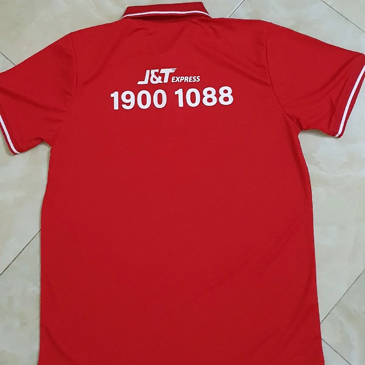 Áo thun ngắn tay J&T express shiper form ôm body nên tăng size nếu thích thoải mái