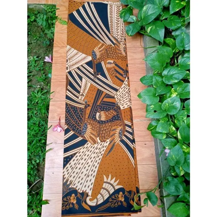 Kain Batik Motif Merak Ngibing.