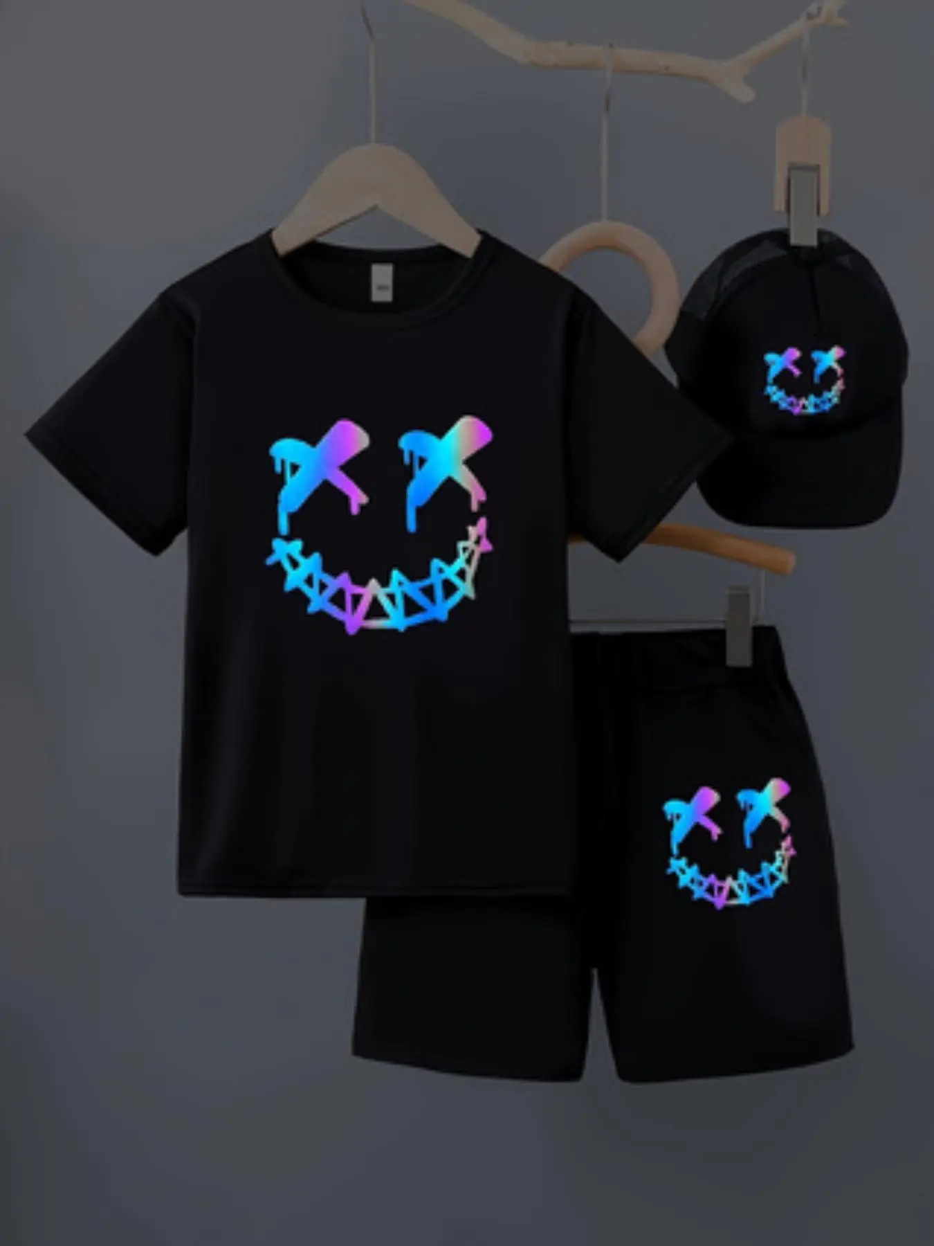Three-piece Set Boy's Smile Face Print Short Sleeve Tee & Elastic Waist Shorts &   Baseball Cap, Casual Summer Clothes for Daily Wear, Kids Clothing