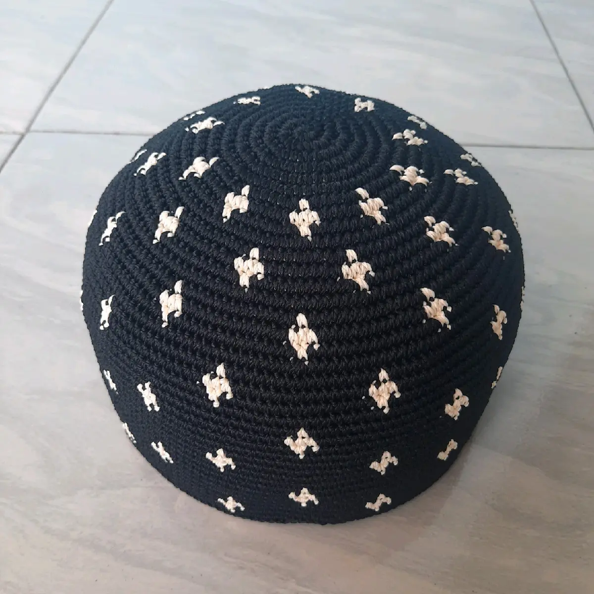 Peci Rajut Yaman Handmade Motif Titik/Dot Warna Hitam Poliester