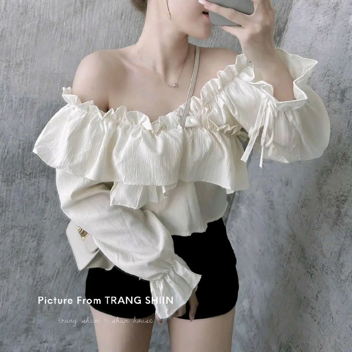 Áo kiểu nữ đan vai đũi sần, bèo thời trang - Women