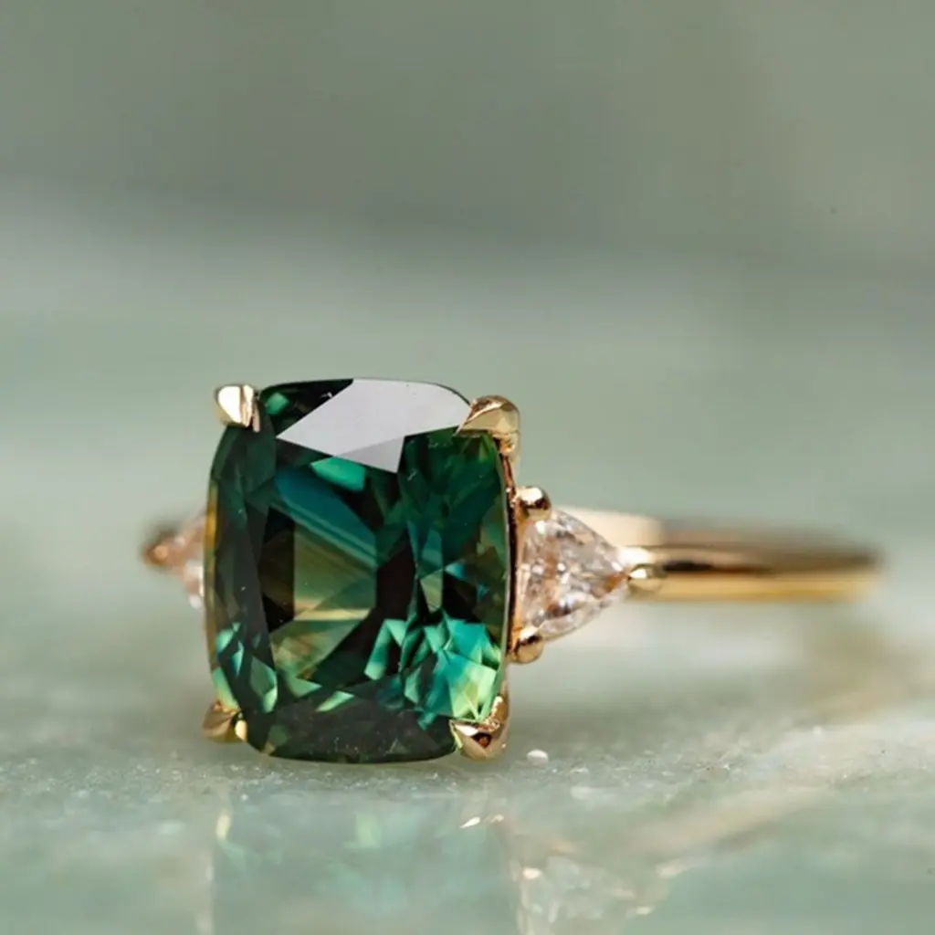 EN Women Ring Stunning Visual Effect Rust-proof Jewelry Ring Women Simulated Gem Stone Emerald Ring for Girl Ultra-Light
