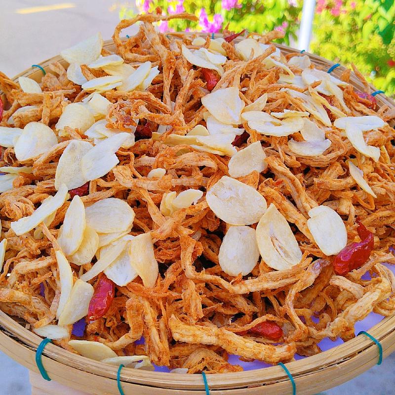 Khô Heo Cháy Tỏi Hộp 200g - Sản phẩm nhà làm từ thịt heo tươi ngon đậm vị, thích hợp để ăn vặt hoặc đãi khách ngày tết - Cay, Rau