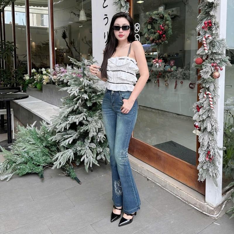 NM Jeans- Quần jean nữ ống loe đính đá hình cánh bướm màu rêu phong cách douyin chất mềm co giãn Women Pants