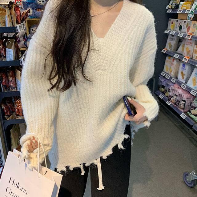 Áo len dài tay , áo len cổ V form rộng trễ vai rách gấu màu kem màu nâu vải len QCCC Loại 1 dày dặn áo giấu quần ulzzang