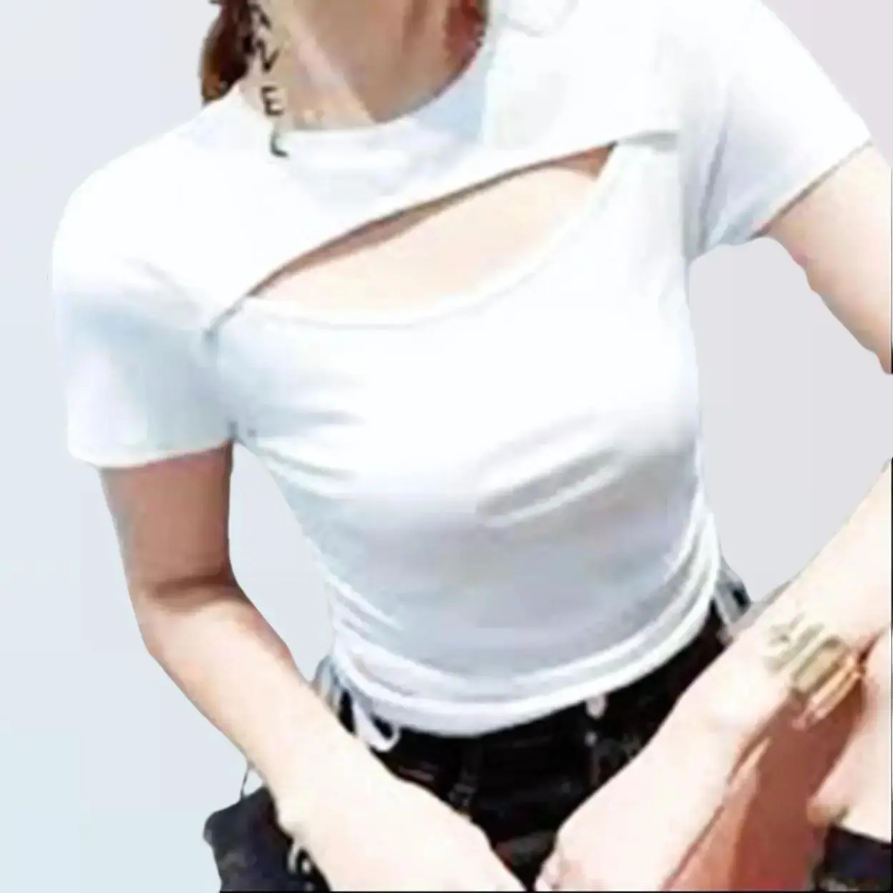 Áo thun kiểu croptop rút dây 2 bên eo hở ngực- Nữ Shirt Women Màu Trắng Nhung Cổ Tròn
