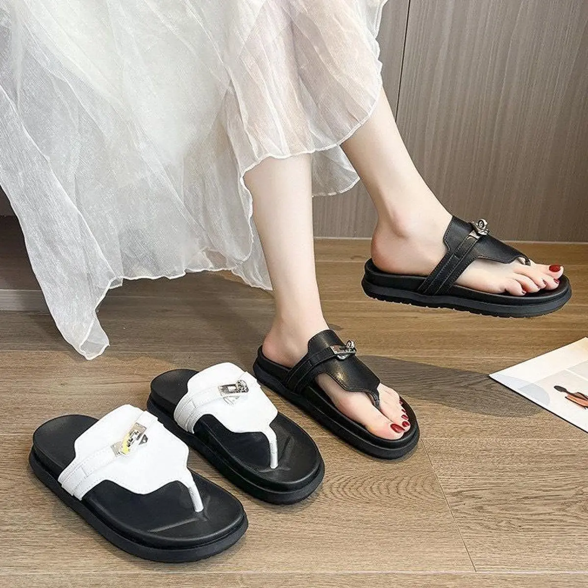 Dép xỏ ngón nữ quai ổ khóa bản mới cực xịn, dép kẹp ngón lên chân cực sang