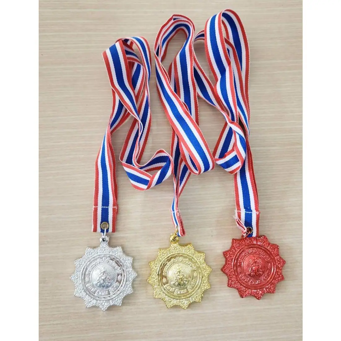 ***ส่งไว ราคาถูก *** เหรียญรางวัล  เหรียญทอง เหรียญเงิน เหรียญทองแดง พลาสติกหนาอย่างดี ชุบสีสวยสดใสไม่หลุดลอก