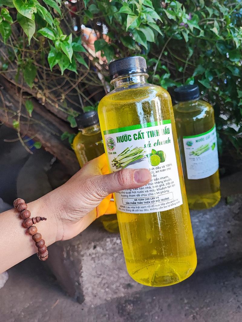 Product Introduction of {Tặng 1 Bàn chải}COMBO 4 CHAI NƯỚC LAU SÀN SẢ CHANH 1 LÍT Chất lỏng Làm Sạch sàn nhà 2
