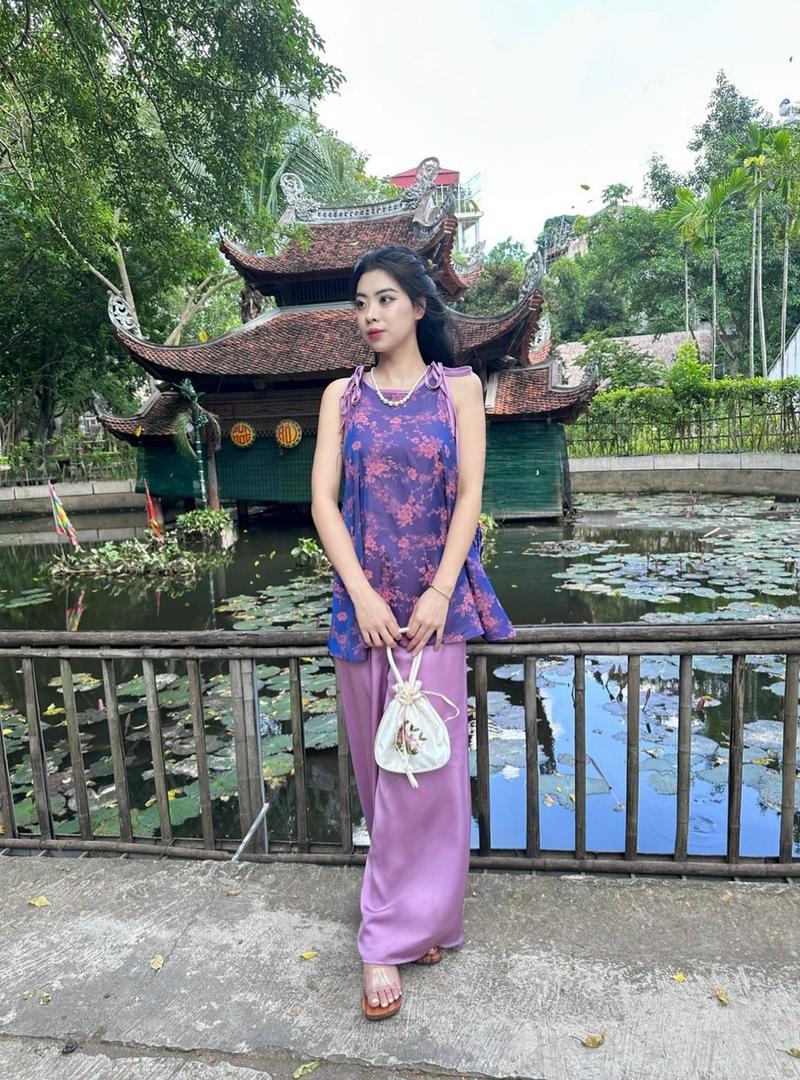 Product Introduction of [Tiệm nhà Mây- YM01] Yếm lụa hoa thắt nơ kèm quần lụa 4 màu Có thể giặt bằng máy Có thể giặt bằng máy Có hoa Có hoa Có hoa 2