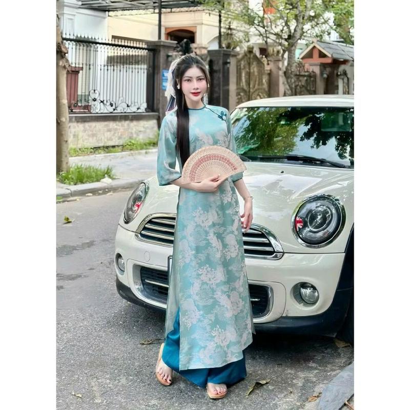 Áo dài cách tân lụa gấm dáng xuông đính cúc nhẹ nhàng nổi bật cho nàng du xuân 1
