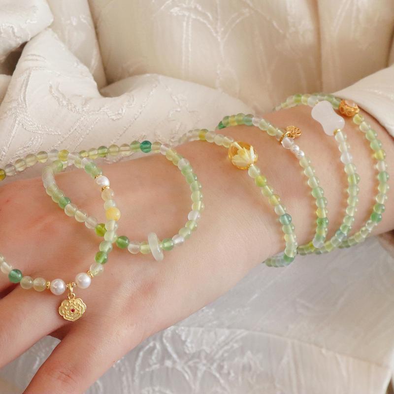Product Introduction of Natural Grape Purple Chalcedony Crystal Bracelet Artistic Temperament White 4mm Extremely Fine Natural Crystal Bracelet Accessories 3
