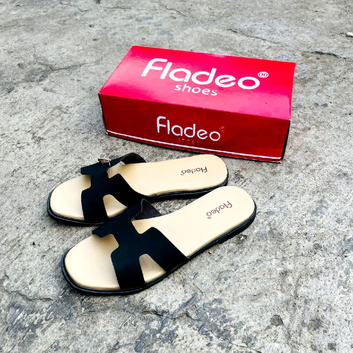 Sandal slop fladeo// sandal wanita premium//sandal kekinian Sandal Tanpa Hak Hak Datar (1 cm atau kurang) Tanpa Hak Sandal Sendal