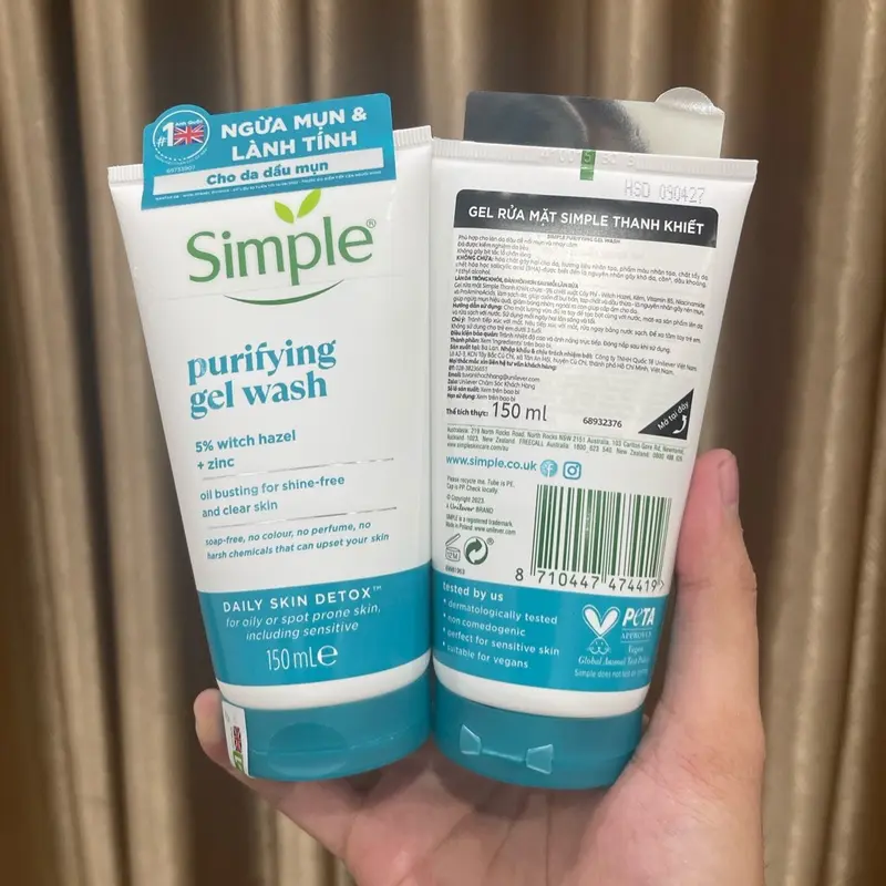 Sữa rửa mặt Simple Kind to Skin Wash Gel 150ml 1