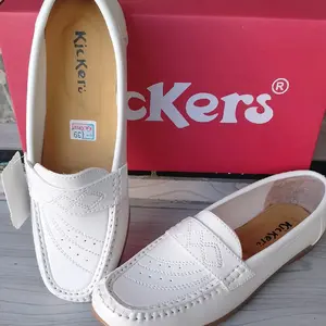 sepatu Kickers pantofel cewek putih selop slip on bidan dokter kuliah guru sekolah kerja shoes Flat Wanita