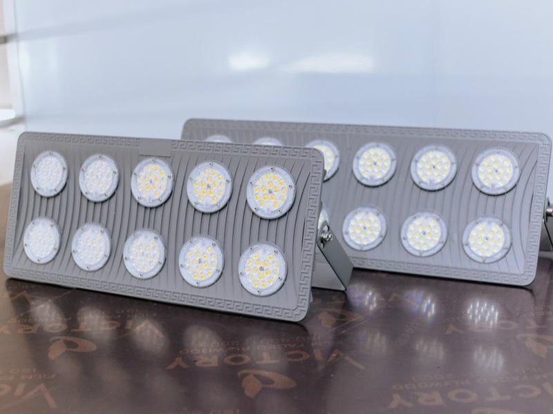 Product Introduction of Đèn pha led cao cấp Mắt Ngọc siêu sáng 100w 200w 300w 400w 500w, đèn chiếu sáng ngoài trời chống nước ip66 15