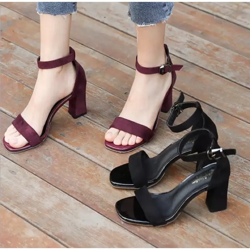 Giày sandal gót vuông 5 và 7 phân quai ngang bít hậu da lộn khoá cài