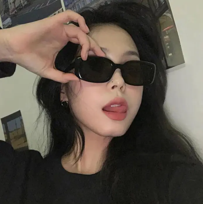 【READY STOCK AT MALAYSIA】2023 Paragraph Sun Glasses Stylish Square Frame Sunglasses Wild Square Glasses Female