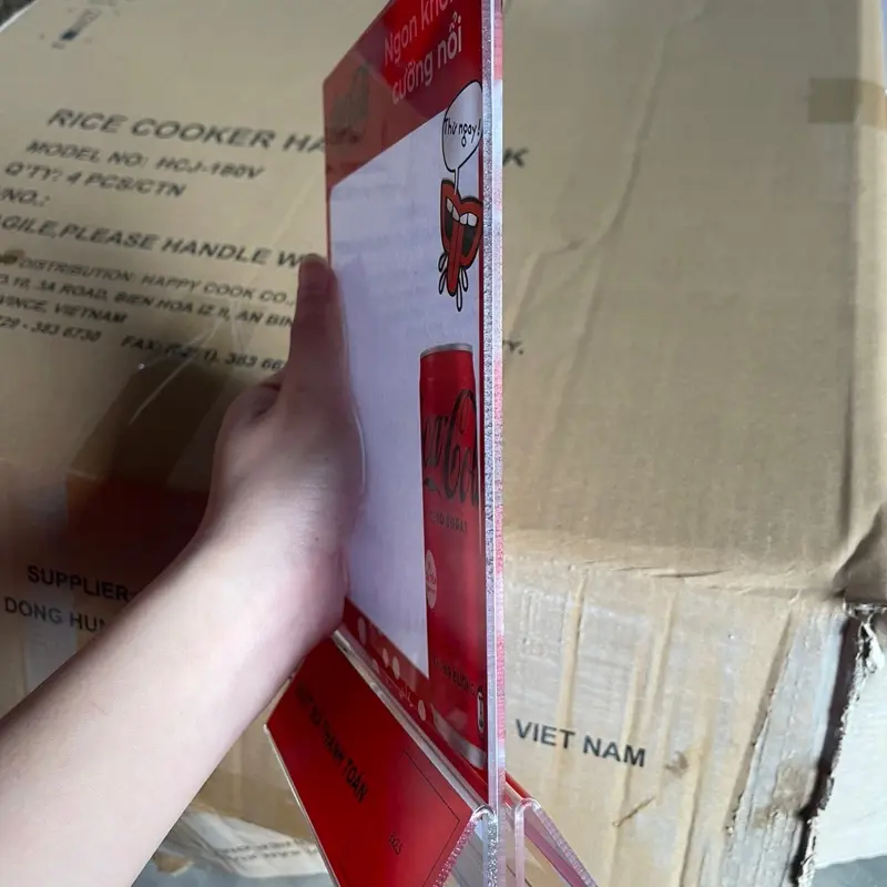 Bảng quét QR coca để bàn chất liệu mica kích thước 23x14cm 2