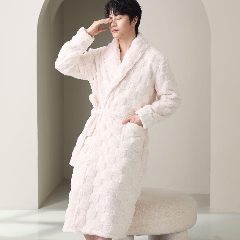 Product Introduction of Autumn and Winter Long Nightgown Men's Coral Fleece Bathrobe Young Pajamas Winter Thickening Flannel Bathrobe Homewear Menswear Nightwear 19