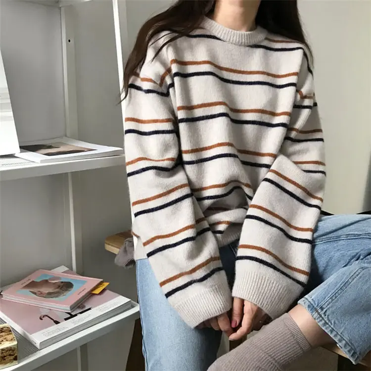 Sweater Model Round Neck Lengan Panjang Motif Garis Untuk Wanita