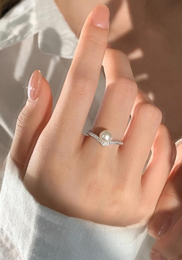 Product Introduction of S925 Sterling Silver Pearl V-Shaped Ring Fashionable High-End Ring 0
