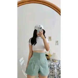 LARISSA PANTS Celana Pendek Wanita