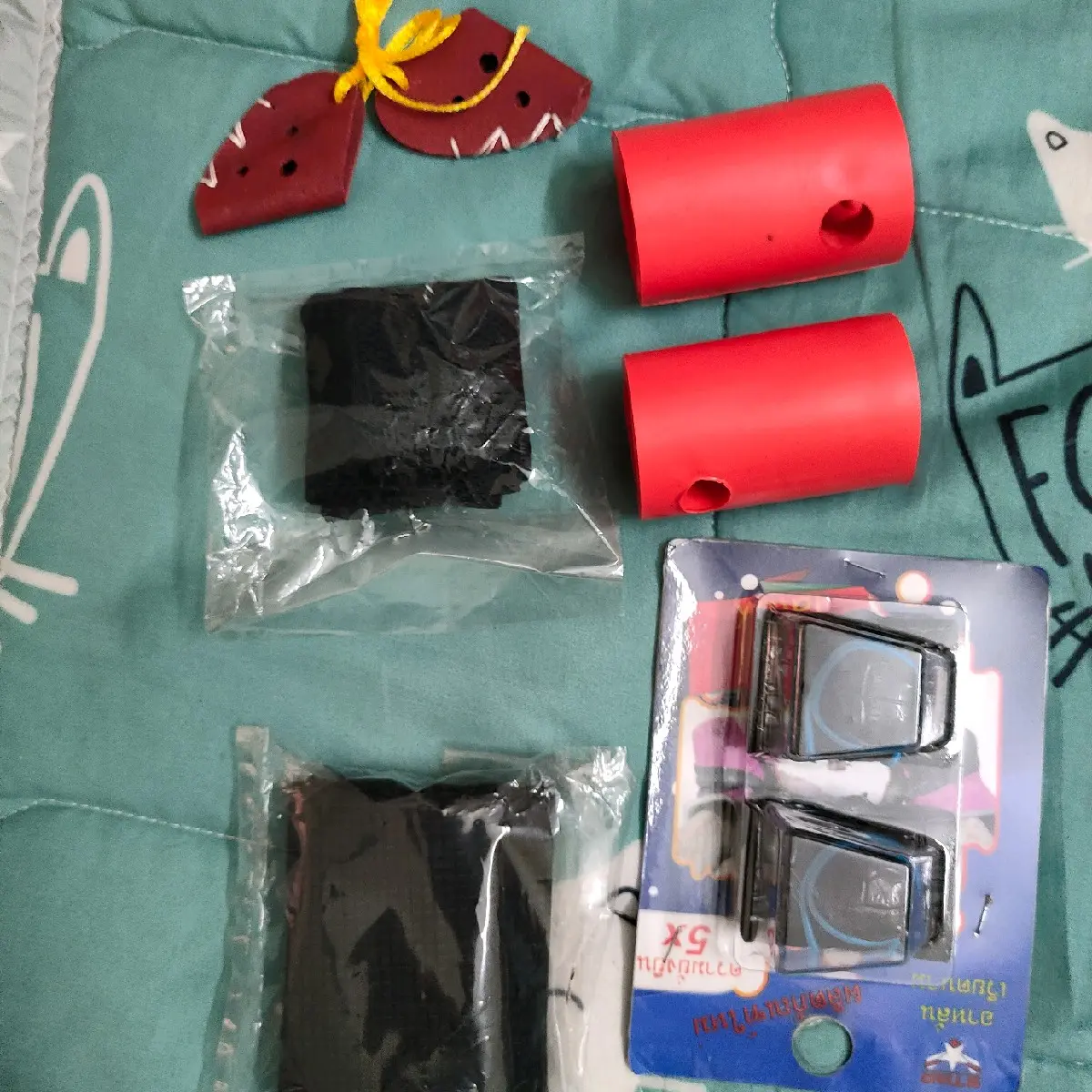 bộ tập lực bảo vệ gà(bịt mỏ, tạ chân, bịt cựa, áo gà,trùm đầu gà, tất cả đều màu ngẫu nhiên)